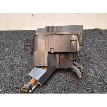 CAJA RELES / FUSIBLES 8V5114B144BA 