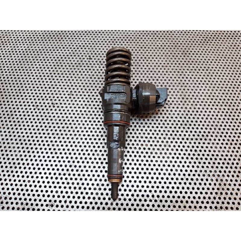 Recambio de inyector para volkswagen passat berlina (3b3) highline referencia OEM IAM 038130073AL  