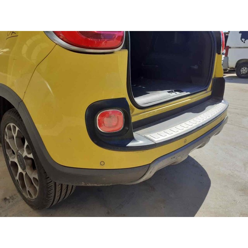 Recambio de paragolpes trasero para fiat 500 l (330) trekking referencia OEM IAM - Amarillo 2