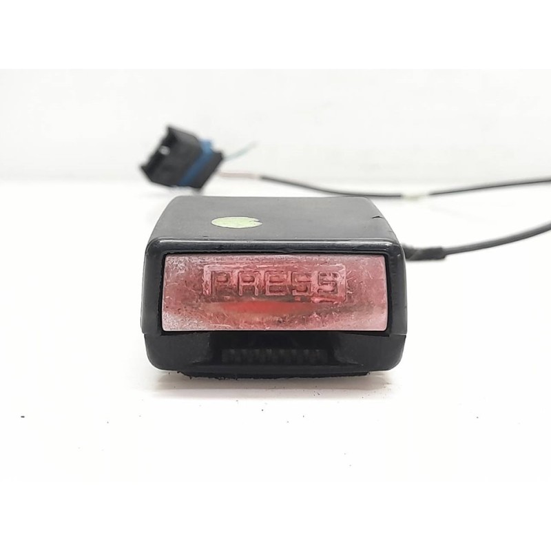 Recambio de enganche cinturon delantero derecho para dacia duster ambiance 4x2 referencia OEM IAM 2991B  