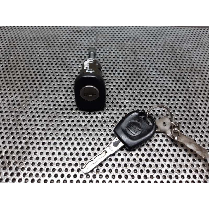 Recambio de bombin puerta delantera derecha para seat arosa (6h1) star referencia OEM IAM - Rojo 2