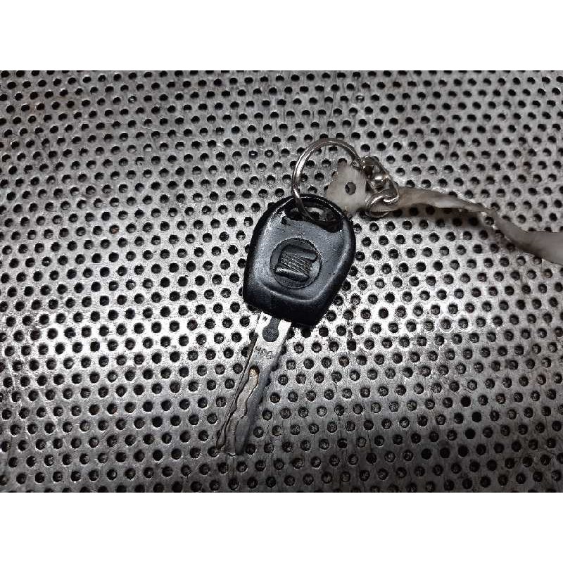 Recambio de bombin puerta delantera derecha para seat arosa (6h1) star referencia OEM IAM - Rojo 4