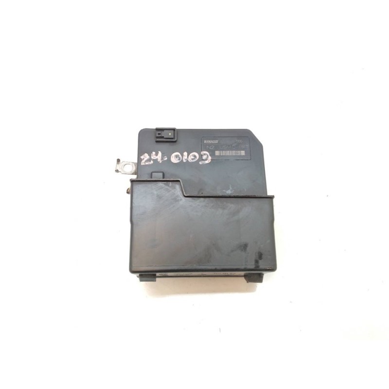 Recambio de caja reles / fusibles para renault megane ii berlina 5p confort dynamique referencia OEM IAM 8200481866J  
