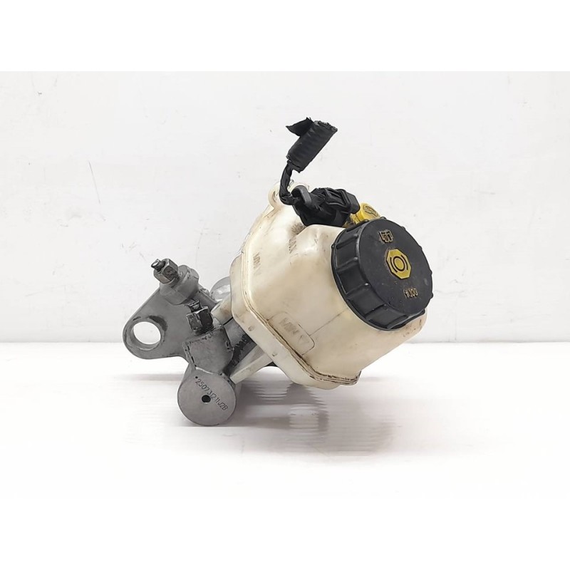 Recambio de bomba freno para chevrolet orlando lt+ referencia OEM IAM 250731211J2B - Blanco 2