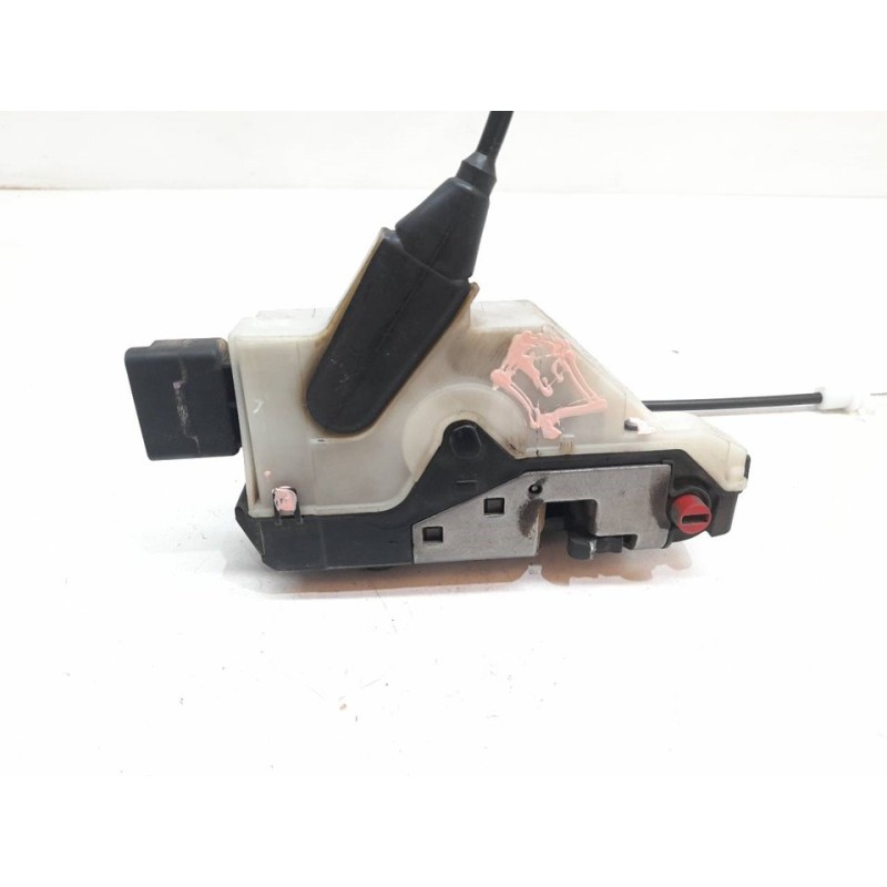 Recambio de cerradura puerta trasera derecha para peugeot 208 style referencia OEM IAM 9812501180  