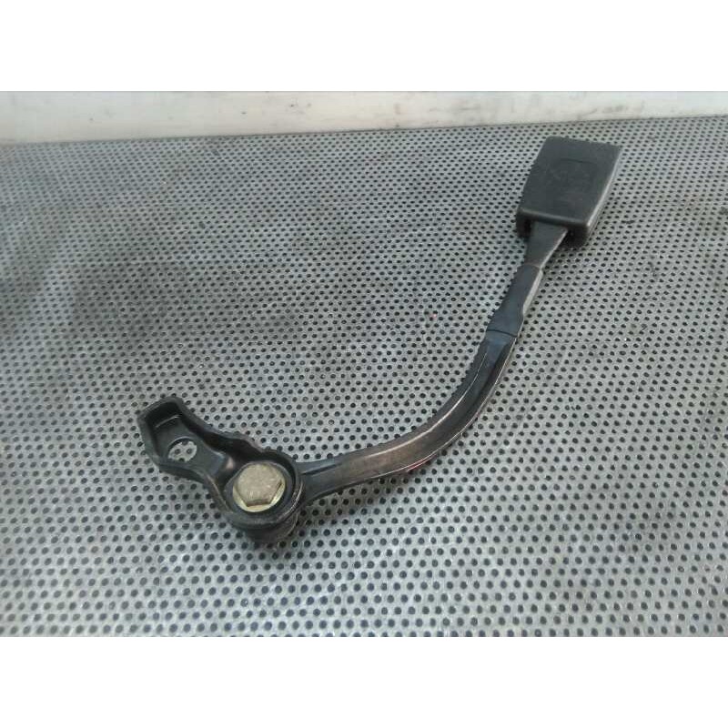 Recambio de enganche cinturon delantero izquierdo para volkswagen passat berlina (3b3) 1.9 tdi referencia OEM IAM   