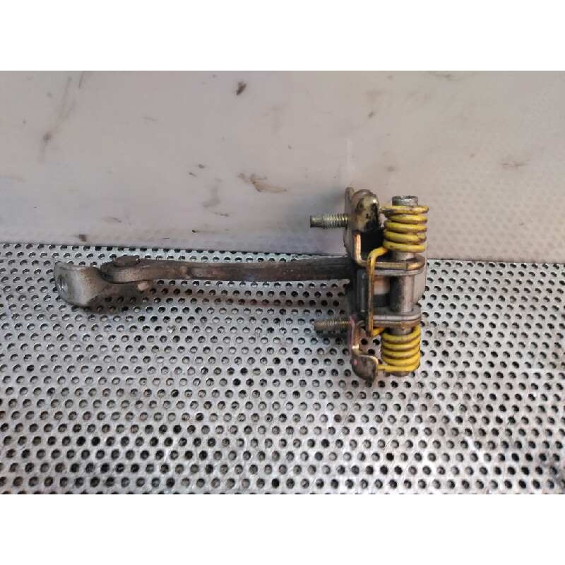 Recambio de retenedor puerta delantera derecha para renault clio ii fase ii (b/cb0) 1.2 referencia OEM IAM   
