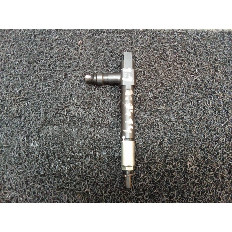 Recambio de inyector para mazda premacy (cp) td active referencia OEM IAM 7390  