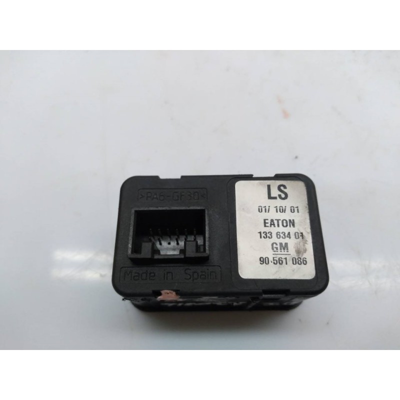 Recambio de mando elevalunas delantero izquierdo para opel astra g berlina elegance referencia OEM IAM 13363401 90561086 3