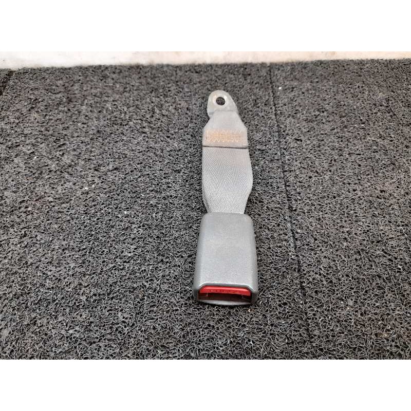 Recambio de enganche cinturon trasero derecho para kia sorento 2.5 crdi ex referencia OEM IAM   