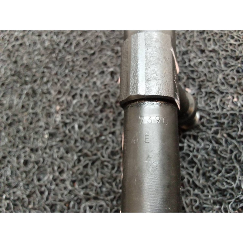 Recambio de inyector para mazda premacy (cp) td active referencia OEM IAM 7390 - Rojo 2