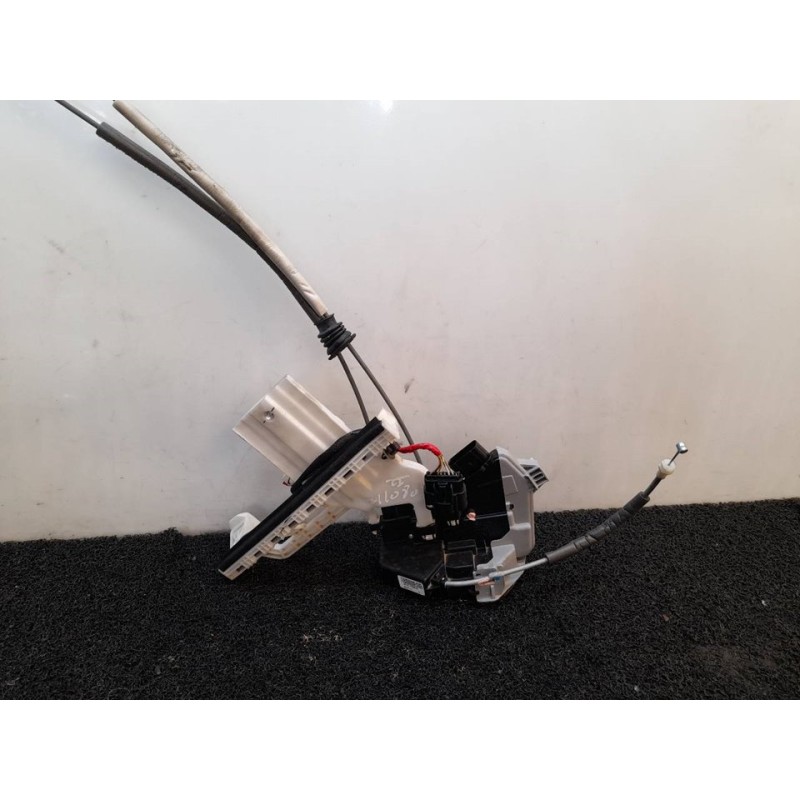 Recambio de cerradura puerta trasera izquierda para hyundai ioniq klass hybrid referencia OEM IAM 81410G200JA2  
