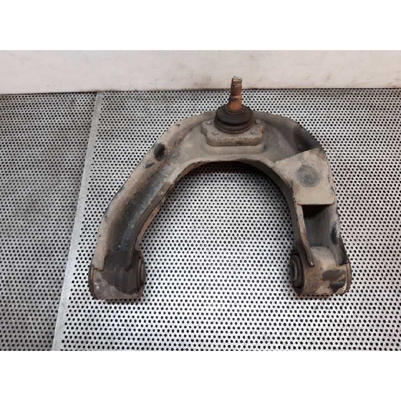 Recambio de brazo suspension superior delantero izquierdo para nissan cabstar e 3.0d referencia OEM IAM - Blanco 2