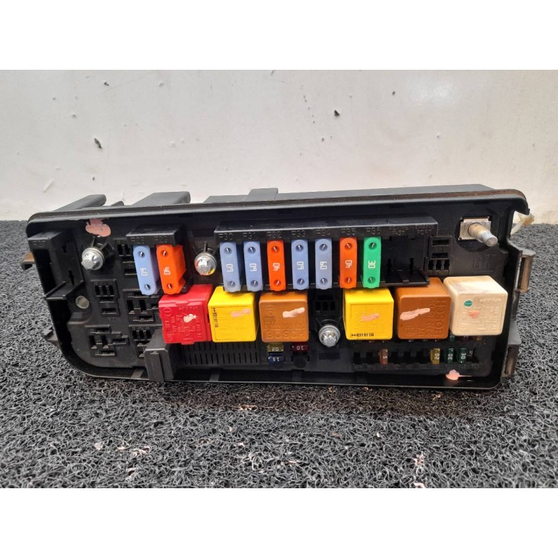 Recambio de caja reles / fusibles para opel signum elegance referencia OEM IAM 13144710 519067011 2