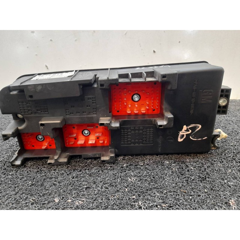 Recambio de caja reles / fusibles para opel signum elegance referencia OEM IAM 13144710 519067011 3