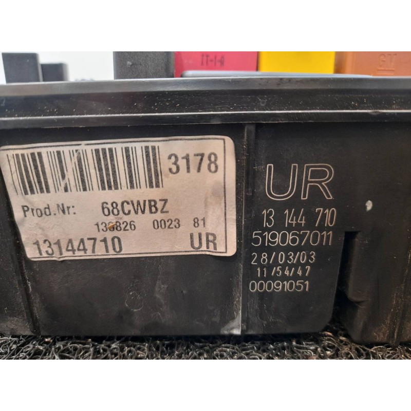 Recambio de caja reles / fusibles para opel signum elegance referencia OEM IAM 13144710 519067011 4
