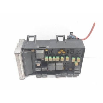 CAJA RELES / FUSIBLES P04869204AM 04869001AJ 