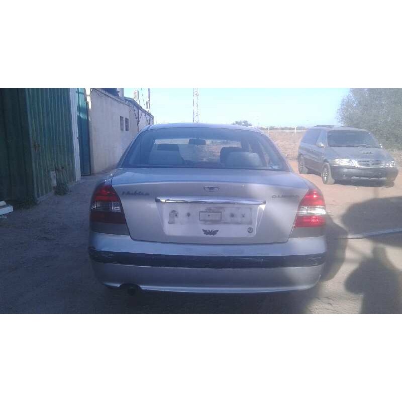 daewoo nubira berlina del año 2000