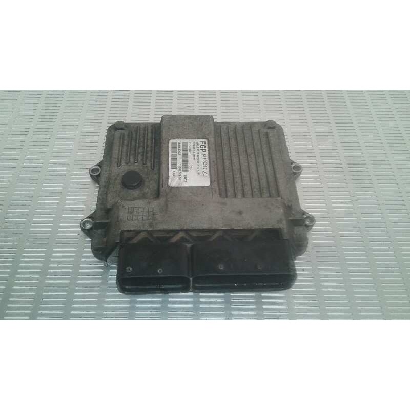Recambio de centralita motor uce para opel corsa c 1.3 16v cdti cat (z 13 dt / ln9) referencia OEM IAM 55196352 5FP92W9F MJD6J0C - Blanco