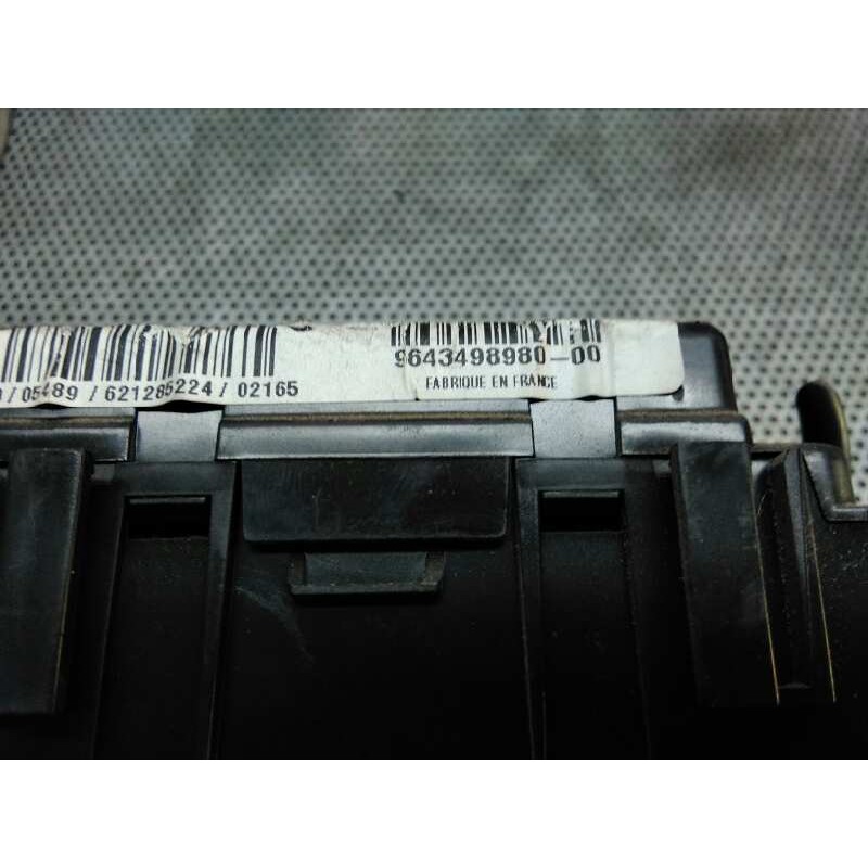 Recambio de caja reles / fusibles para peugeot 206 berlina xr referencia OEM IAM 9643498980 - Blanco 2