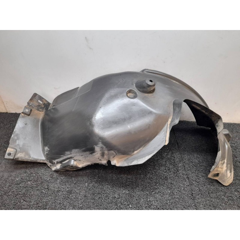 Recambio de paso rueda plastico delantero izquierdo para bmw serie 1 berlina (e81/e87) 116i referencia OEM IAM   