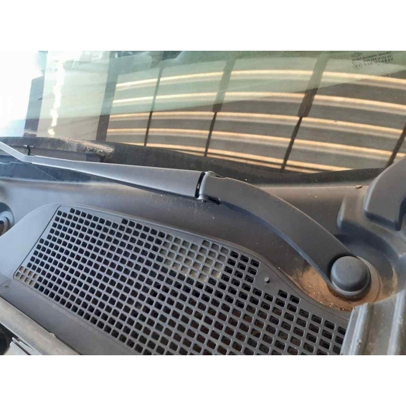 Recambio de brazo limpia delantero izquierdo para dacia dokker essential referencia OEM IAM   