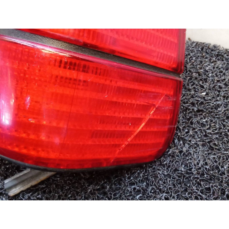 Recambio de piloto trasero derecho para bmw serie 3 berlina (e36) 2.5 turbodiesel cat referencia OEM IAM - Rojo 2