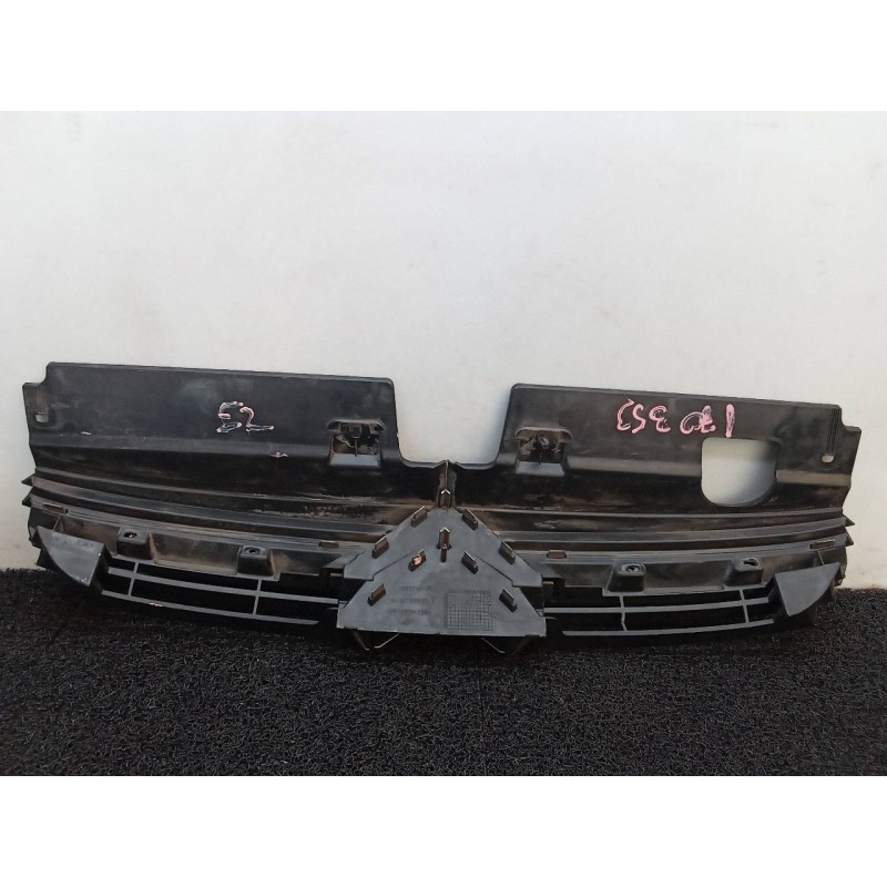 Recambio de rejilla delantera para citroën c5 berlina 2.0 hdi premier referencia OEM IAM - Gris 2