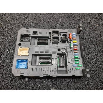 CAJA RELES / FUSIBLES 
