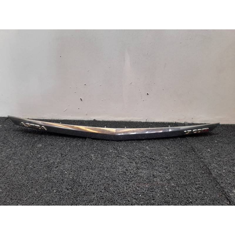 Recambio de molduras traseras para opel astra h berlina enjoy referencia OEM IAM - Gris 2
