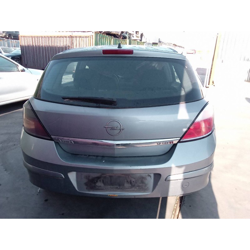 opel astra h berlina del año 2004