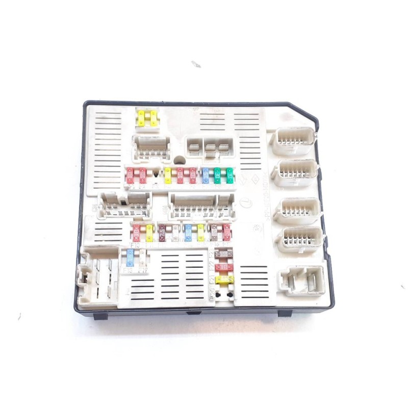 Recambio de caja reles / fusibles para renault megane iii berlina 5 p dynamique referencia OEM IAM 284B60008R  