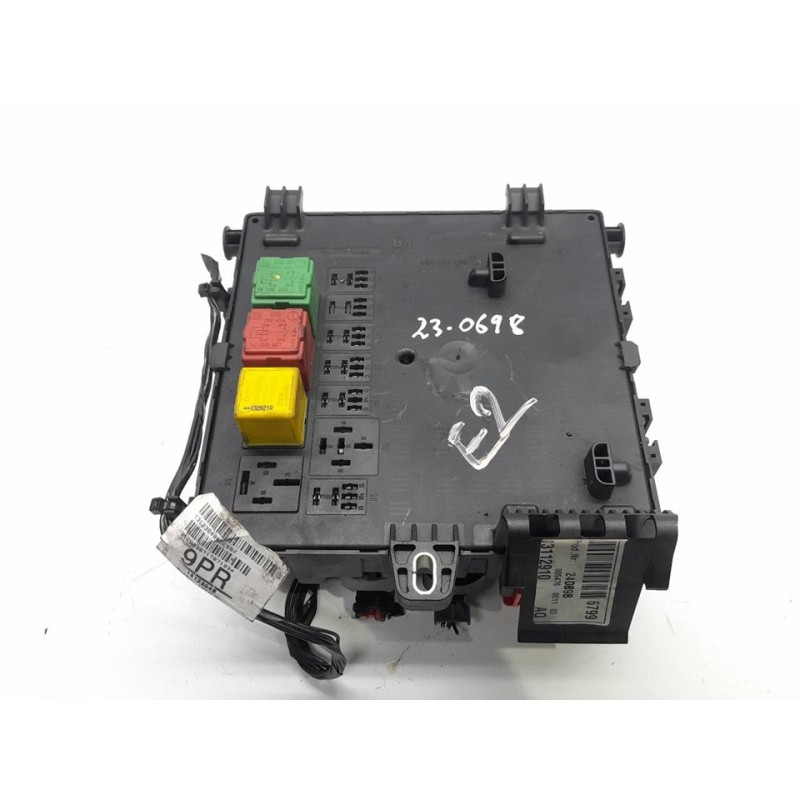 Recambio de caja reles / fusibles para opel vectra c berlina club referencia OEM IAM 13112910 519045025 2