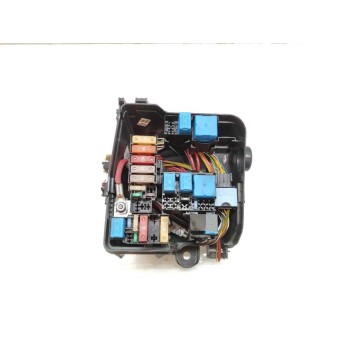 CAJA RELES / FUSIBLES 