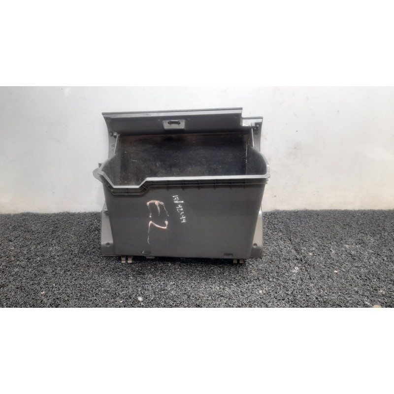 Recambio de guantera para toyota prius (nhw20) sol referencia OEM IAM - Blanco 3