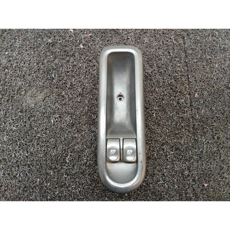 Recambio de mando elevalunas delantero izquierdo para renault clio iii style referencia OEM IAM 214939A 8200356513 