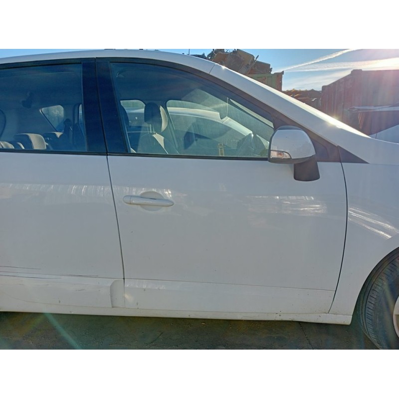 Recambio de puerta delantera derecha para renault scenic iii dynamique referencia OEM IAM   