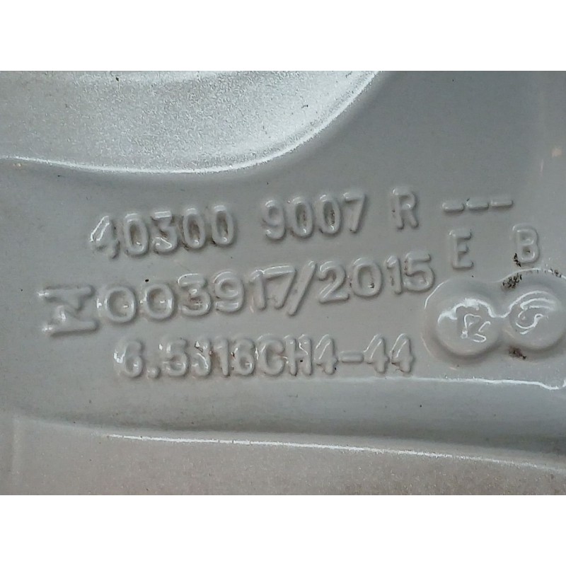 Recambio de llanta para renault clio iv limited referencia OEM IAM 403009007R - Blanco 3