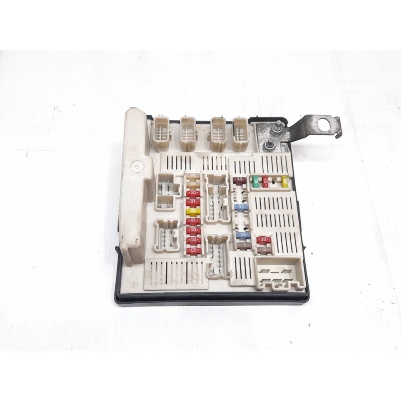 Recambio de caja reles / fusibles para renault scenic ii dynamique referencia OEM IAM 8200481866J  