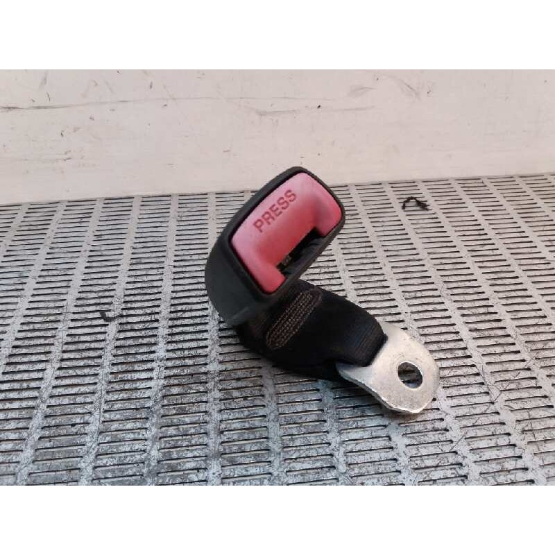 Recambio de enganche cinturon trasero derecho para peugeot 107 1.0 cat (384f) referencia OEM IAM   