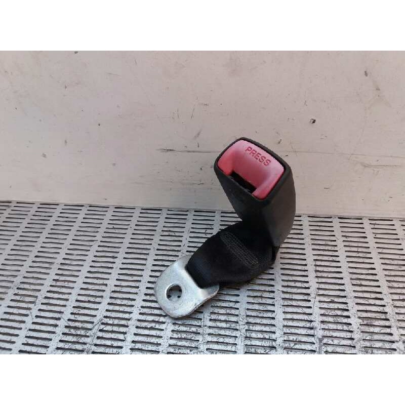Recambio de enganche cinturon trasero izquierdo para peugeot 107 1.0 cat (384f) referencia OEM IAM   