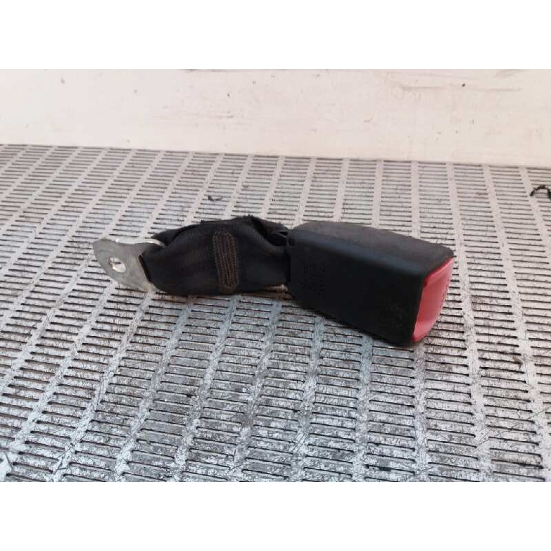 Recambio de enganche cinturon trasero izquierdo para peugeot 107 1.0 cat (384f) referencia OEM IAM - Rojo 2