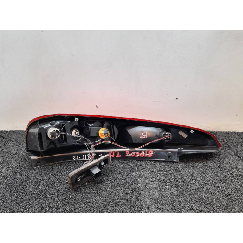 Recambio de piloto trasero derecho para ford fiesta (cbk) newport referencia OEM IAM - Negro 4