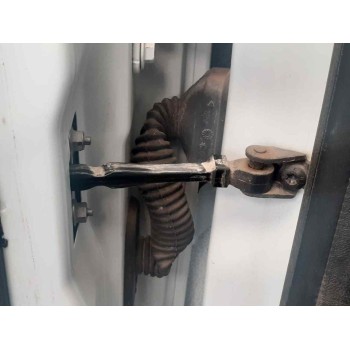 RETENEDOR PUERTA DELANTERA IZQUIERDA 