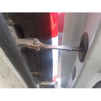 RETENEDOR PUERTA TRASERA DERECHA 