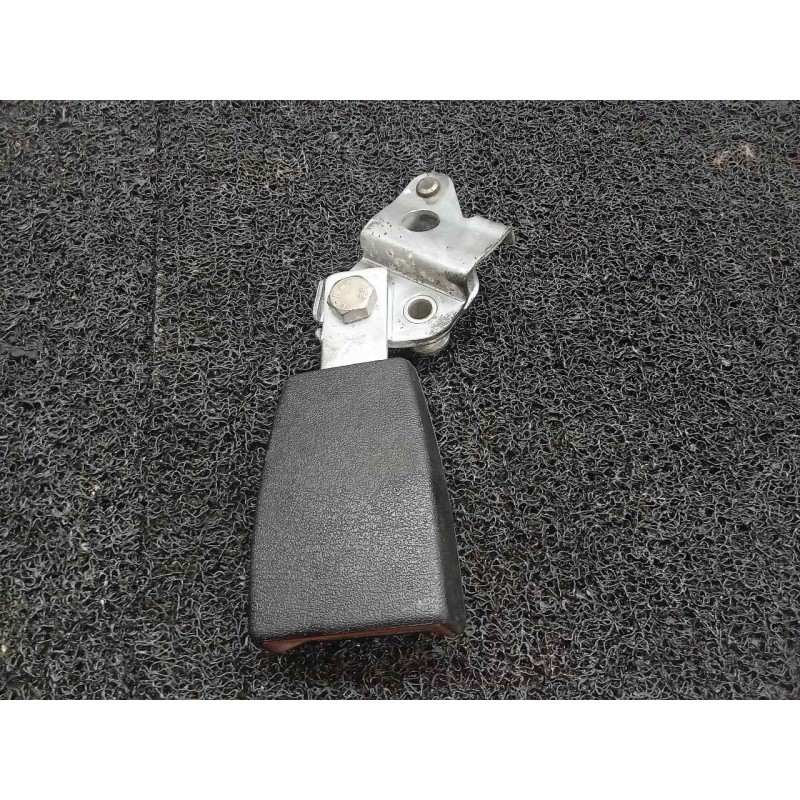 Recambio de enganche cinturon delantero derecho para mercedes-benz clase s (w126) berlina+coupe se 380 referencia OEM IAM   