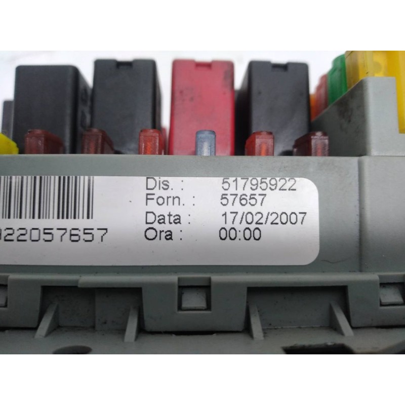 Recambio de caja reles / fusibles para lancia musa (184) 1.4 16v oro referencia OEM IAM 51795922 11908 0223 3
