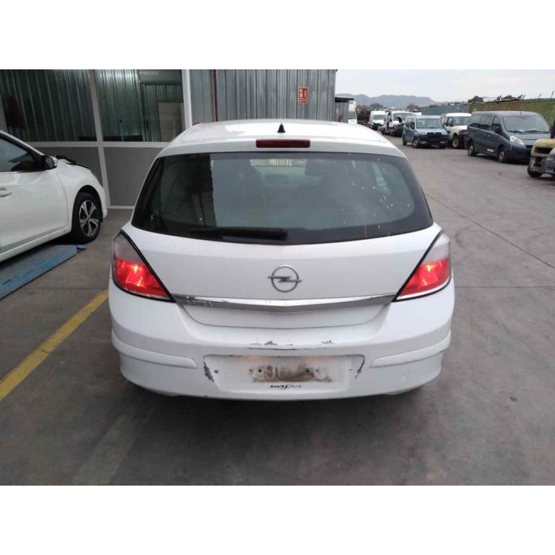 opel astra h berlina del año 2004