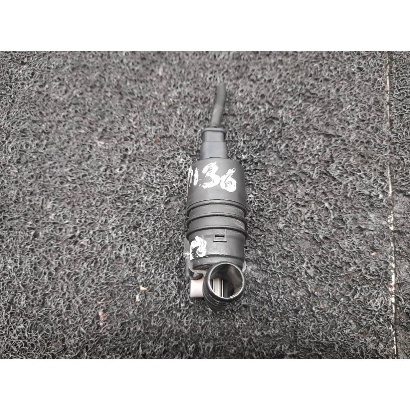 Recambio de bomba limpia para peugeot 3008 sport pack referencia OEM IAM 9643447980  
