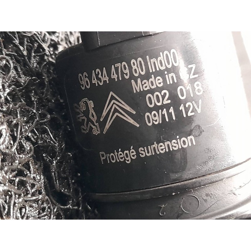 Recambio de bomba limpia para peugeot 3008 sport pack referencia OEM IAM 9643447980 2